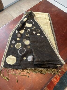 Reversible Black and Gold Circle-Print Scarf